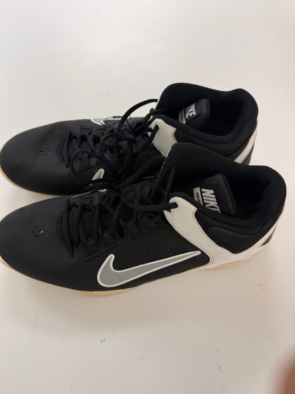 Nike Men’s Black and White Low-Top Athletic Sneakers